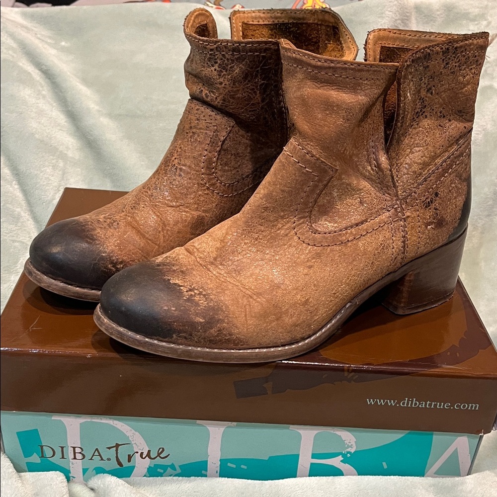 DIBA True “Walnut Grove” booties. Size 8.5